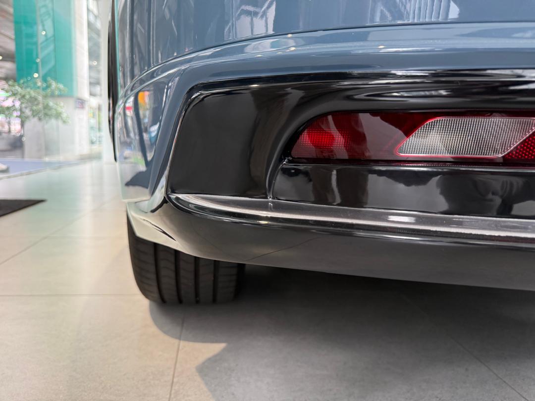Rear skirt or spoiler installation by AmD Installer