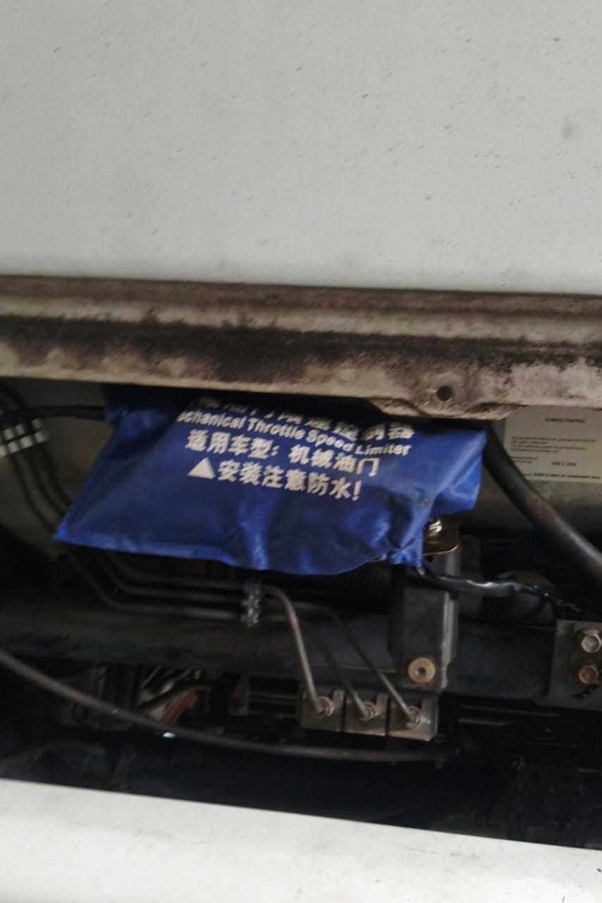 Mechanical throttle speed limiter